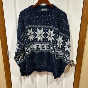 Men's Navy and White Crewneck Sweater